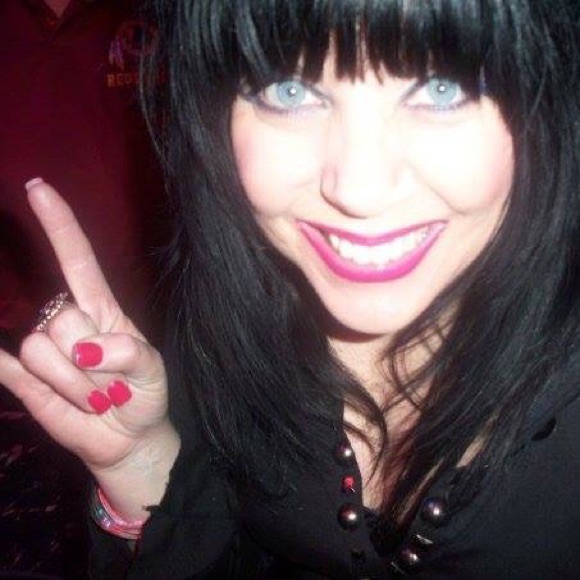 Meet your Posher, Heather - Picture 2 of 8